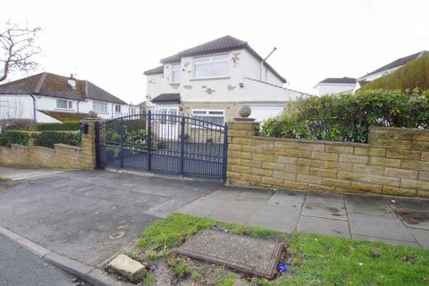 4 bedroom detached house for sale - Manscombe Road, BD15 7AD