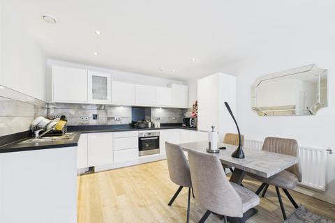 2 bedroom flat for sale, Rowland Road, London