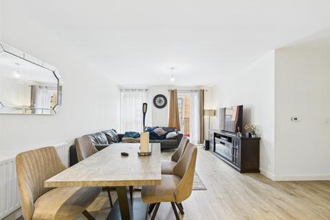 2 bedroom flat for sale, Rowland Road, London