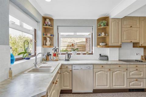 63 Barnfield Road, St Albans, AL4 9UD