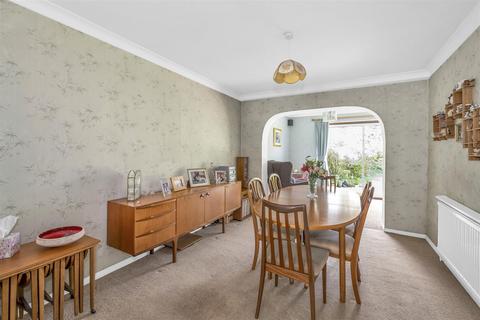63 Barnfield Road, St Albans, AL4 9UD