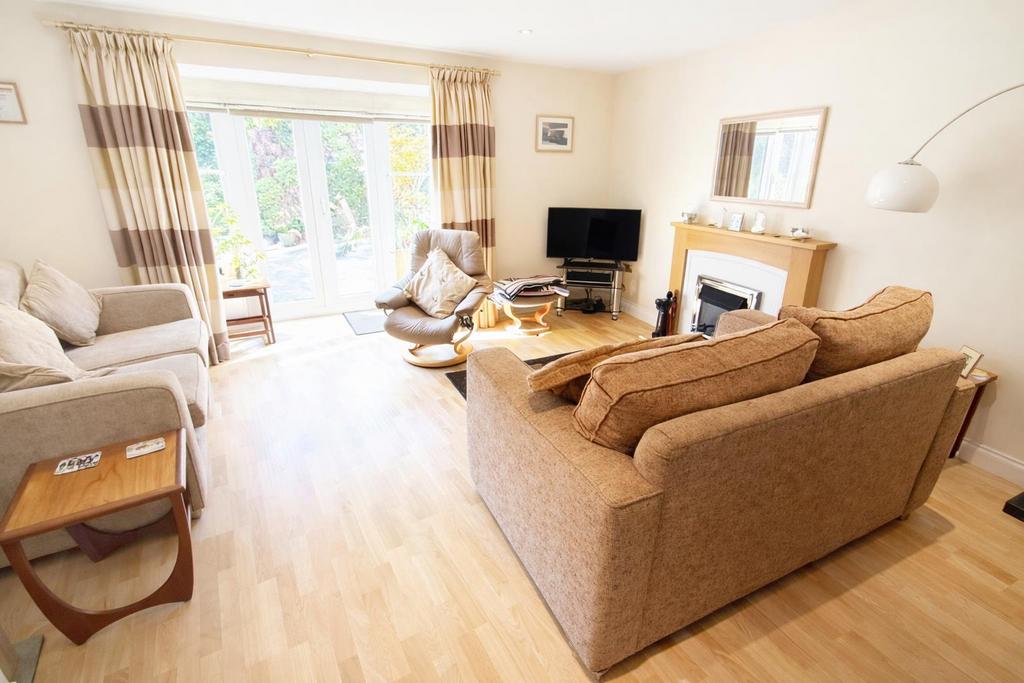 Lounge/ Dining Room