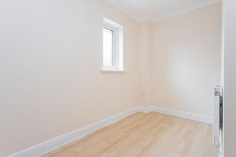 3 bedroom semi-detached house to rent, Springfield Gardens, East Grinstead RH19