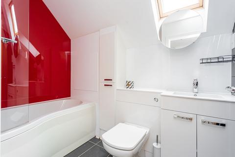 3 bedroom semi-detached house to rent, Springfield Gardens, East Grinstead RH19