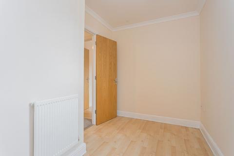3 bedroom semi-detached house to rent, Springfield Gardens, East Grinstead RH19