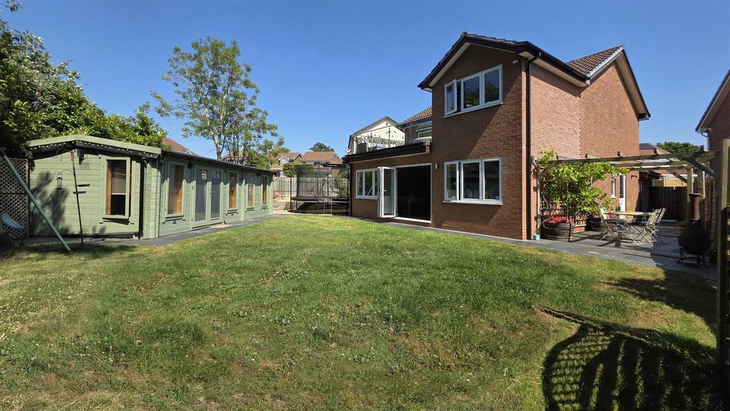 Large back garden.jpg