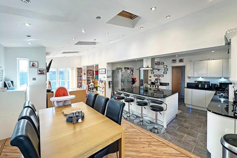 undefined, Kersal Drive, Timperley