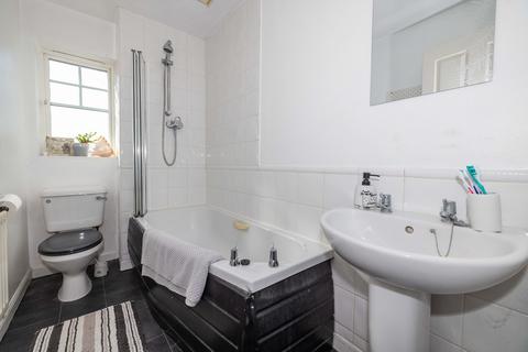 82 Gordon Close, Ashford, TN24 8RQ