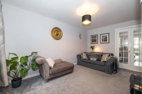 82 Gordon Close, Ashford, TN24 8RQ