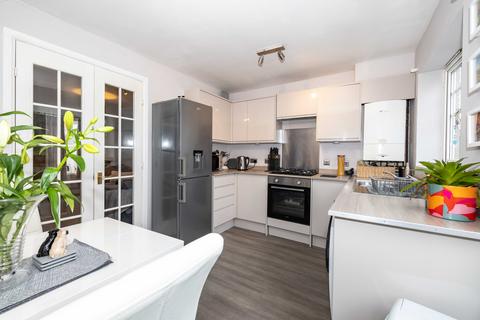 82 Gordon Close, Ashford, TN24 8RQ