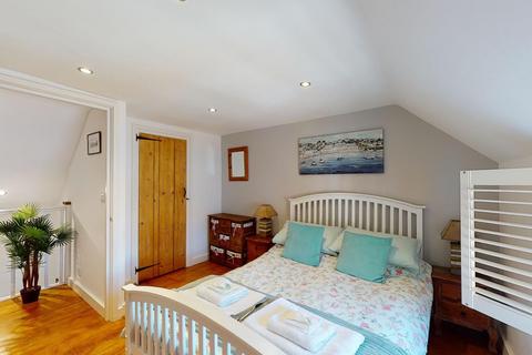 2 bedroom semi-detached house for sale, Church Square, Broadstairs, CT10