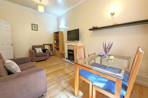 TWO BEDROOM FLAT  FOR SALE  NOTTING HILL GATE  W11