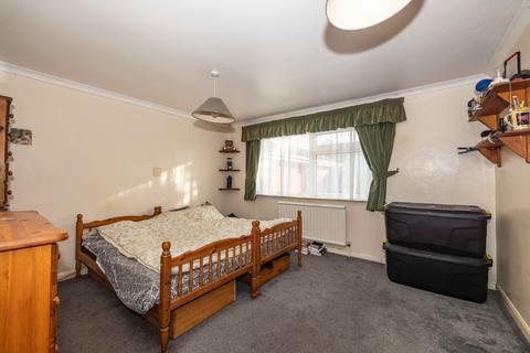 2 Byron Close, Canterbury, CT1 1XN