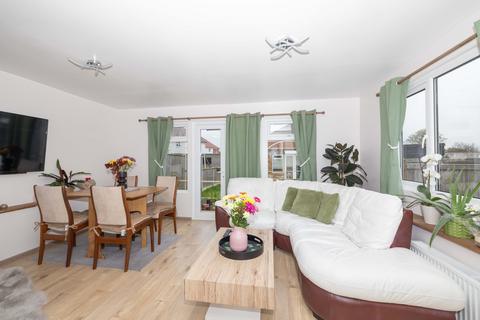 137 Cornwallis Avenue, Aylesham, Canterbury, CT3 3HH