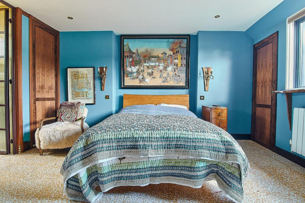 Bedroom 1 2.jpg