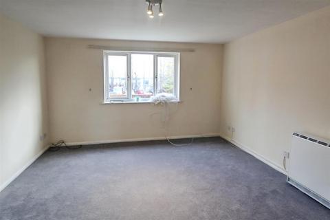 2 bedroom flat for sale, Walpole Road, Cippenham