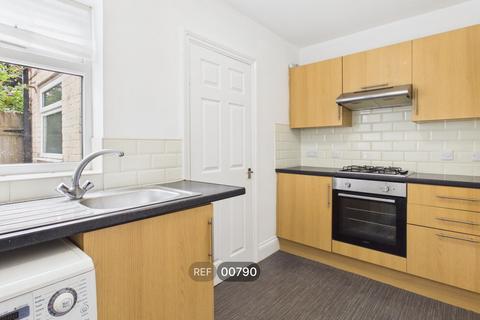 2 bedroom terraced house to rent, Colenso Villas, Barnsley Street, Hull, HU8 7TE