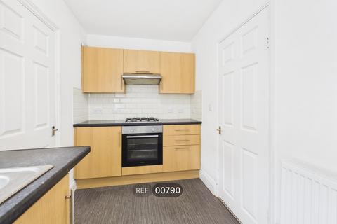 2 bedroom terraced house to rent, Colenso Villas, Barnsley Street, Hull, HU8 7TE