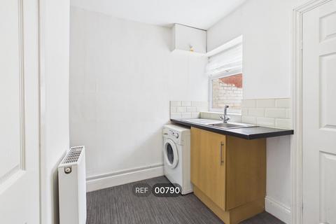 2 bedroom terraced house to rent, Colenso Villas, Barnsley Street, Hull, HU8 7TE