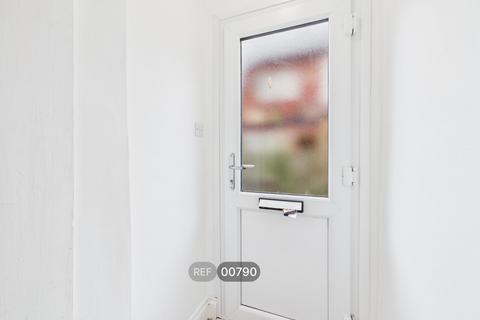 2 bedroom terraced house to rent, Colenso Villas, Barnsley Street, Hull, HU8 7TE