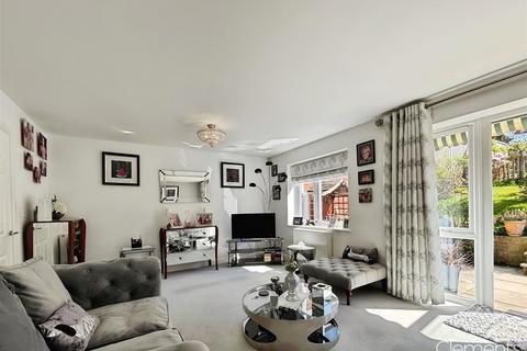 16 Achilles Close, Hemel Hempstead, HP2 5QA