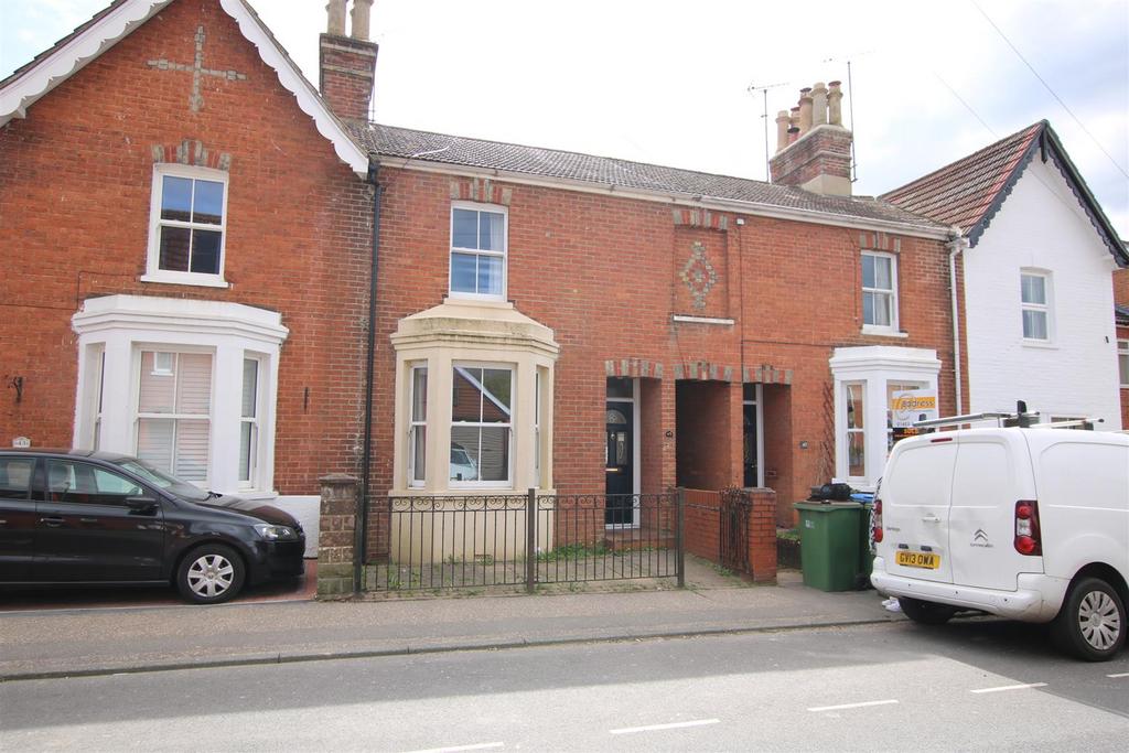 Rushams Road, Horsham 2 bed terraced house - £1,500 pcm (£346 pw)