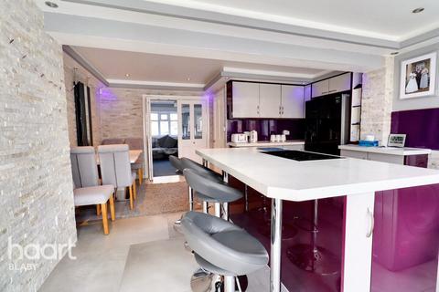 4 bedroom semi-detached house for sale, Kensington Close, Leicester