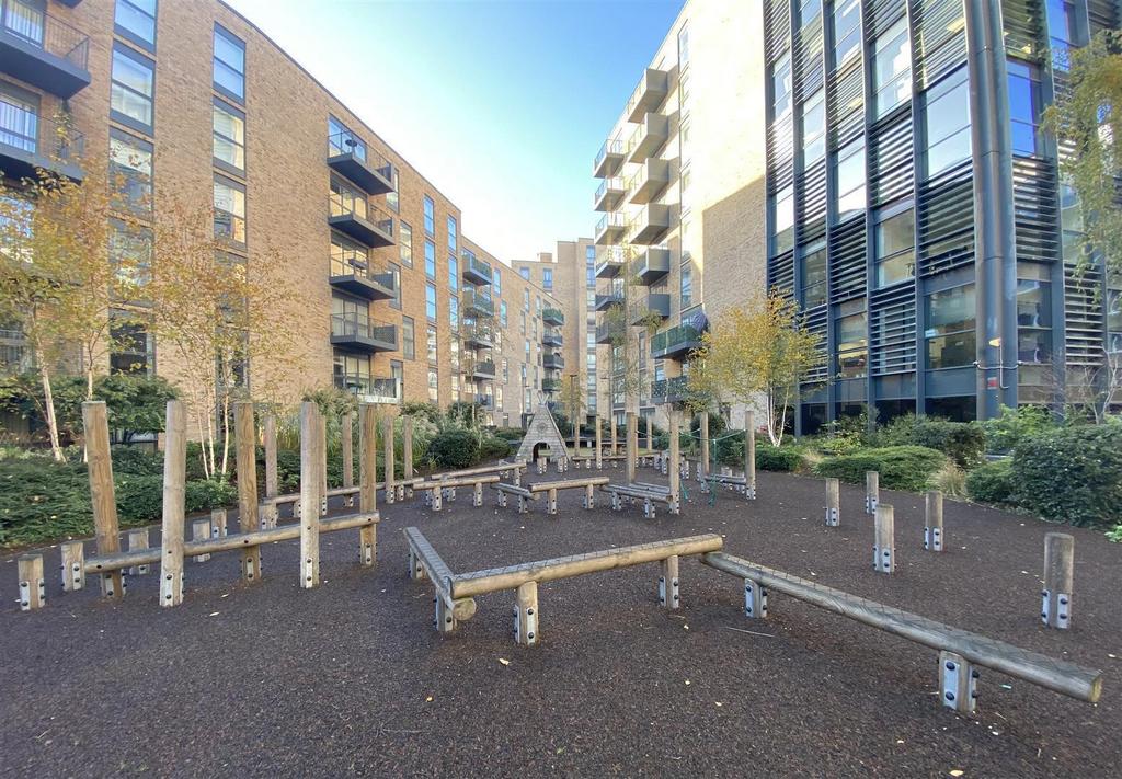 P5aj SCi3j U-MTGSw Uf4o WA.jpg