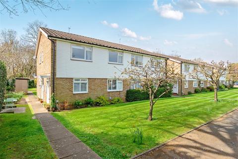 2 Warwick Gardens, Thames Ditton, KT7 0RA