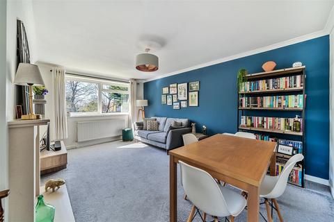 2 Warwick Gardens, Thames Ditton, KT7 0RA