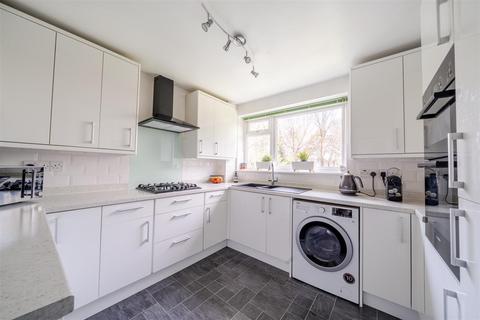 2 Warwick Gardens, Thames Ditton, KT7 0RA