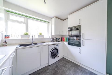 2 Warwick Gardens, Thames Ditton, KT7 0RA