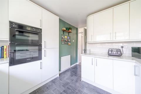 2 Warwick Gardens, Thames Ditton, KT7 0RA