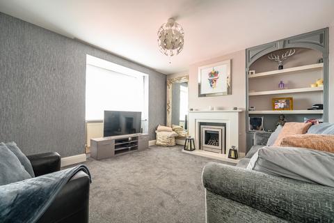 4 bedroom semi-detached house for sale, Leeds Road, Woodkirk, WF12