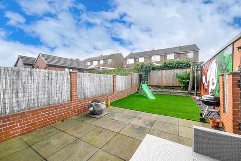 4 bedroom semi-detached house for sale, Leeds Road, Woodkirk, WF12