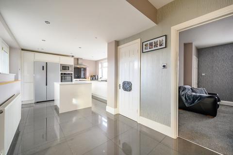 4 bedroom semi-detached house for sale, Leeds Road, Woodkirk, WF12