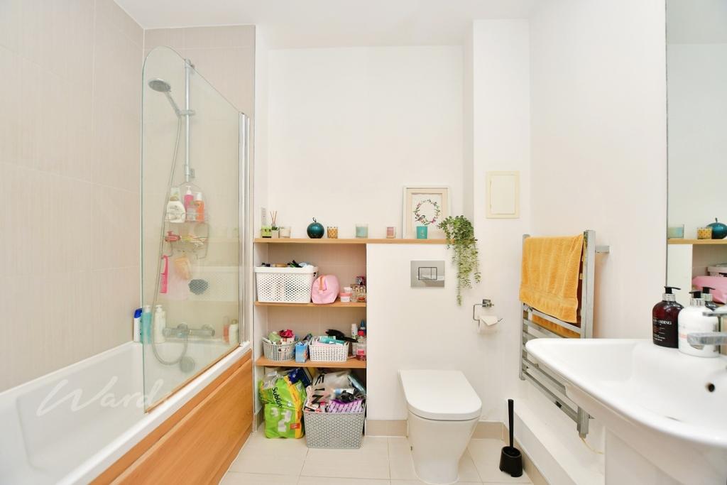 Boathouse bathroom