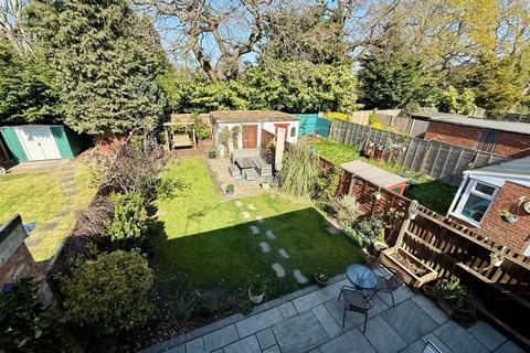 153 Chamberlain Crescent, Shirley, Solihull, B90 2DJ