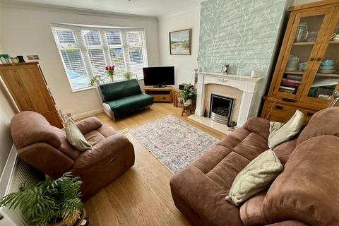 153 Chamberlain Crescent, Shirley, Solihull, B90 2DJ