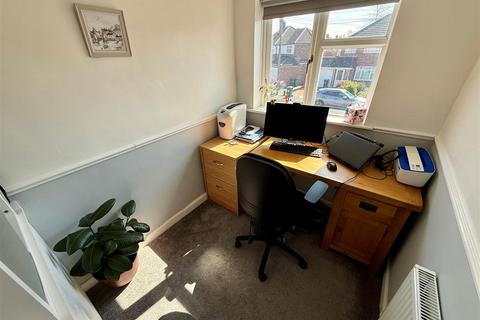 153 Chamberlain Crescent, Shirley, Solihull, B90 2DJ