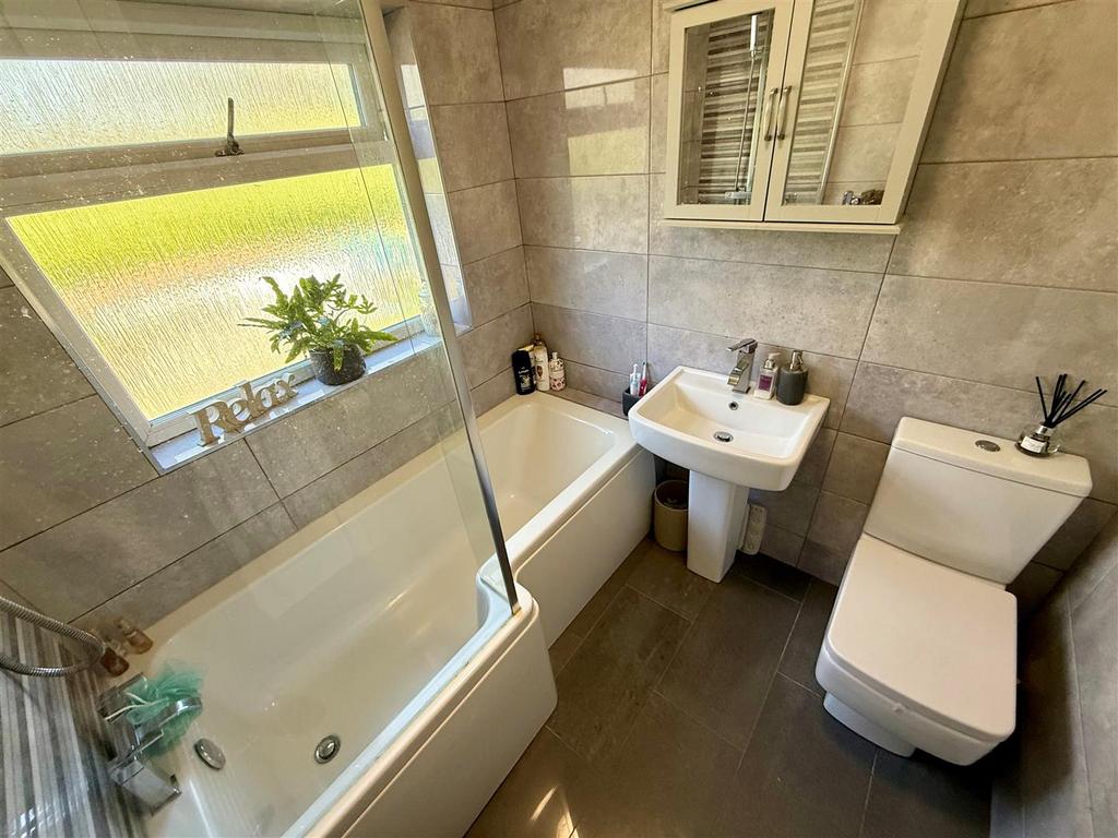 CC153 Bathroom.jpg