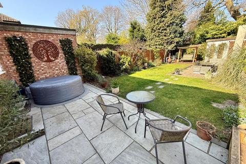 153 Chamberlain Crescent, Shirley, Solihull, B90 2DJ