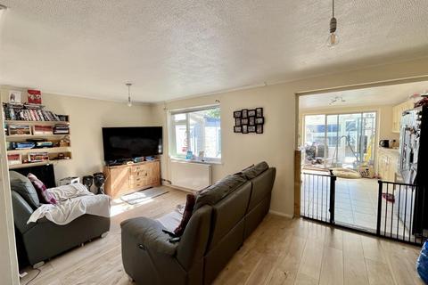 4 bedroom semi-detached house for sale, Northdown Road, Newhaven