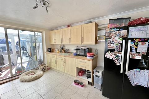 4 bedroom semi-detached house for sale, Northdown Road, Newhaven