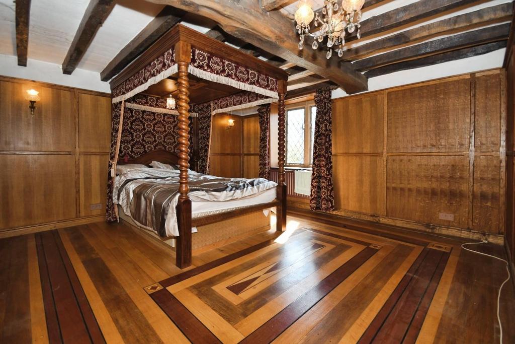 BEDROOM 1.jpg