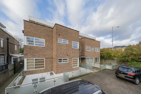 Ashley Lane, London NW4