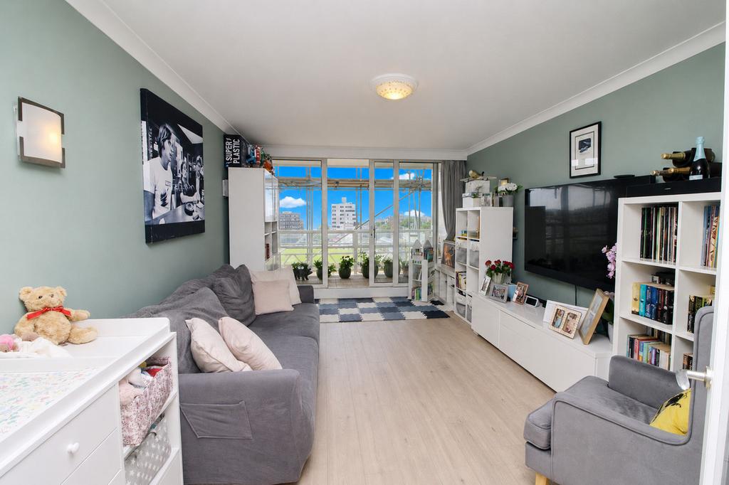 Apartment in Hove, Brighton and Hove - View 2