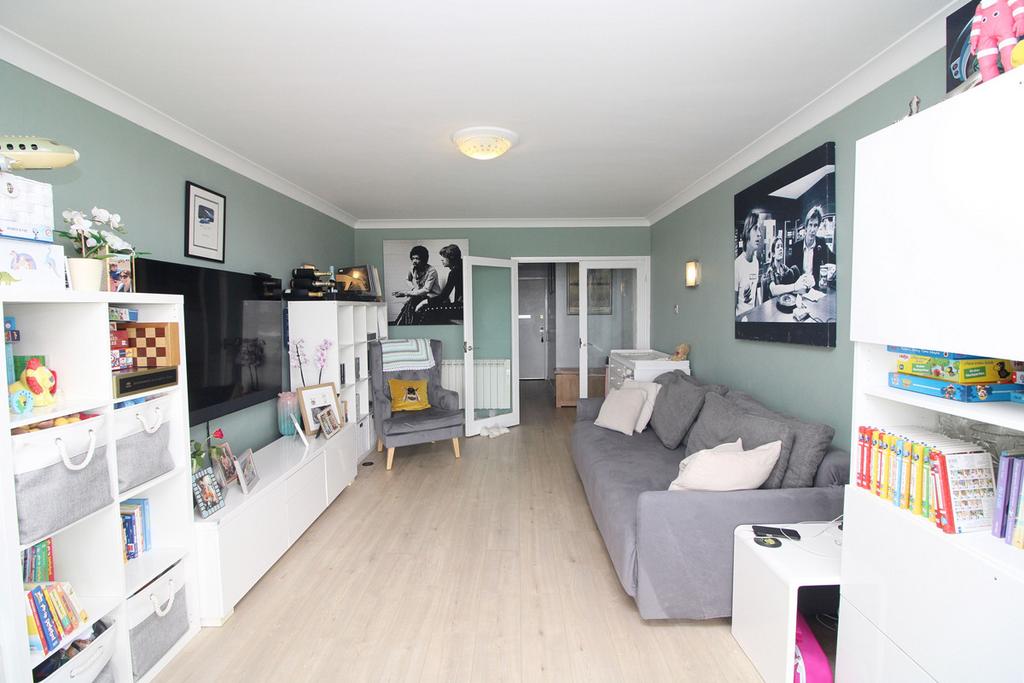 Apartment in Hove, Brighton and Hove - View 4