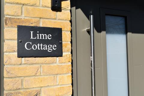 3 bedroom semi-detached house for sale, Lower Pennington Lane, Lymington, SO41