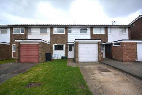 3 bedroom terraced house to rent, Osea Way, CM1